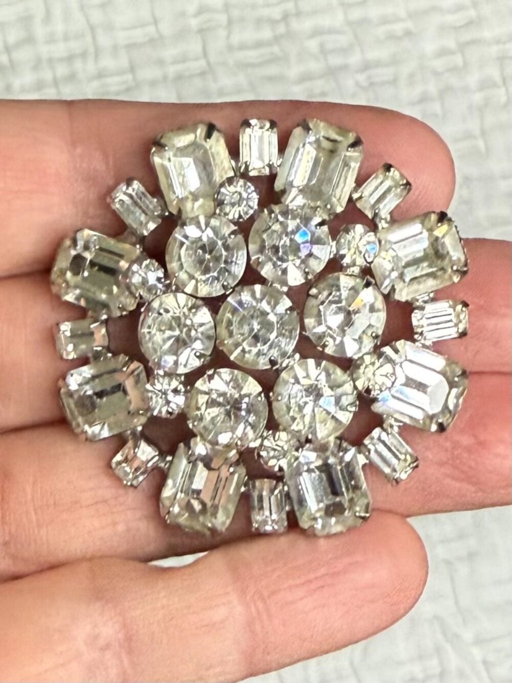 Vintage Weiss Signed Pin Brooch Rhinestone Crystal Clear Holiday Party EUC